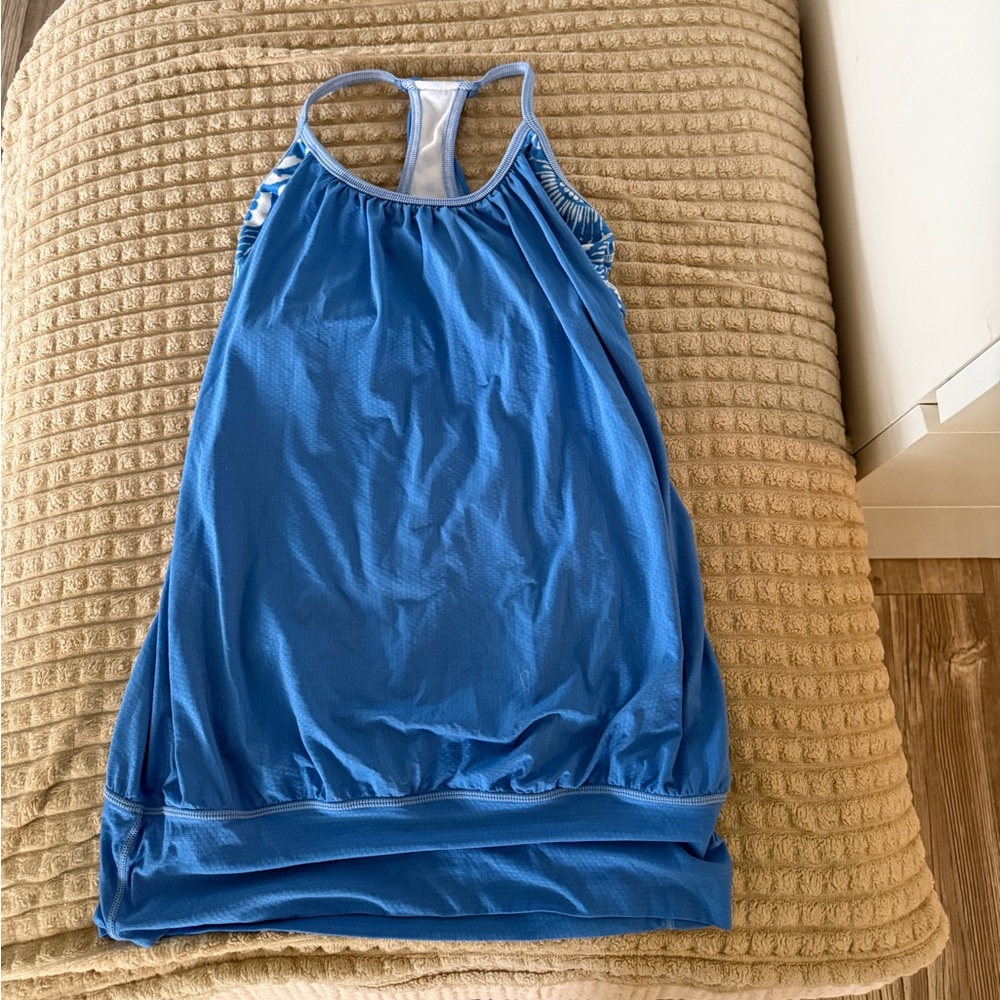 Lululemon Women’s No Limits Blue Tank Top w/ built in bra a Lulu symbol design